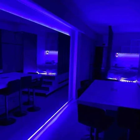 Modern Beachfront With Balcony Views New Lejlighed *