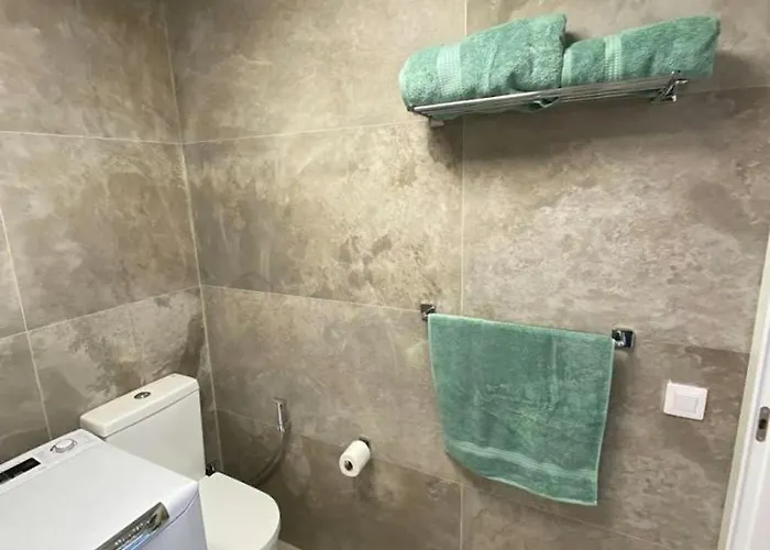 アパート Modern Beachfront With Balcony Views New