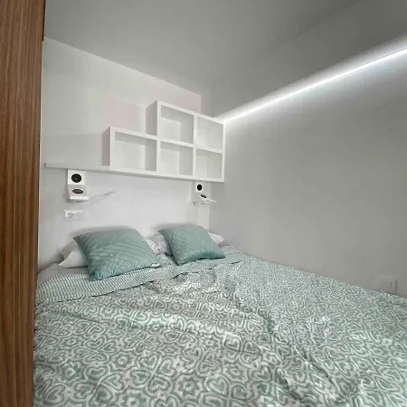 Apartamento Modern Beachfront With Balcony Views New