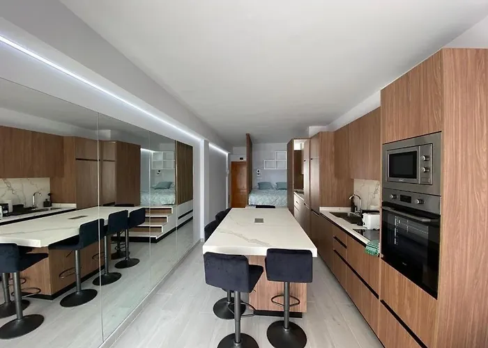 Modern Beachfront With Balcony Views New Апартаменти Лас-Пальмас-де-Гран-Канарія