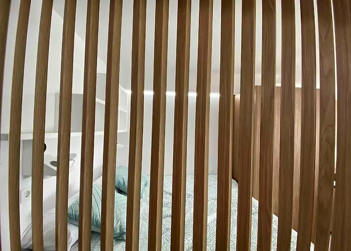 Modern Beachfront With Balcony Views New Апартаменти *